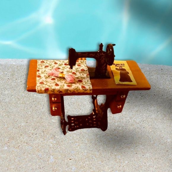 Miniature Sewing Machine - Picture 3 of 3